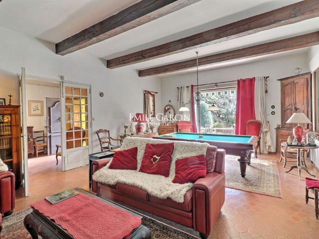 Maison de luxe de 8 pièces en vente à Eyguières, Provence Alpes Côte d'Azur