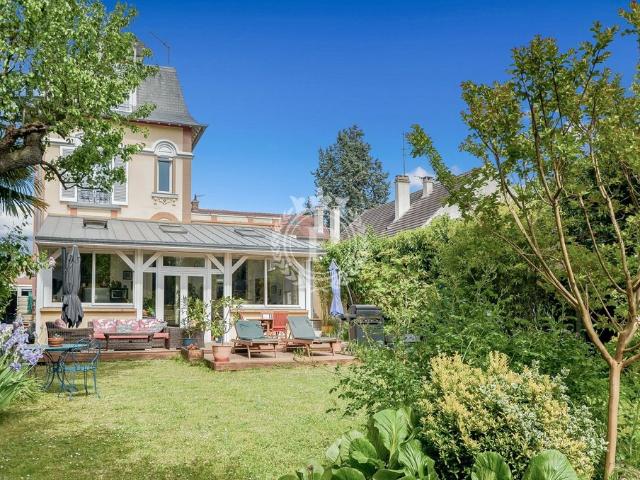 Maison de luxe de 8 pièces en vente à Enghien les Bains, Île de France