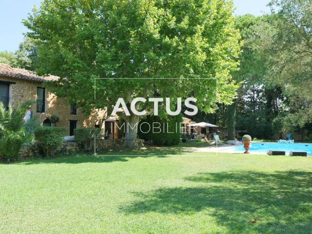 Maison de luxe de 8 pièces en vente à Grans, Provence Alpes Côte d'Azur