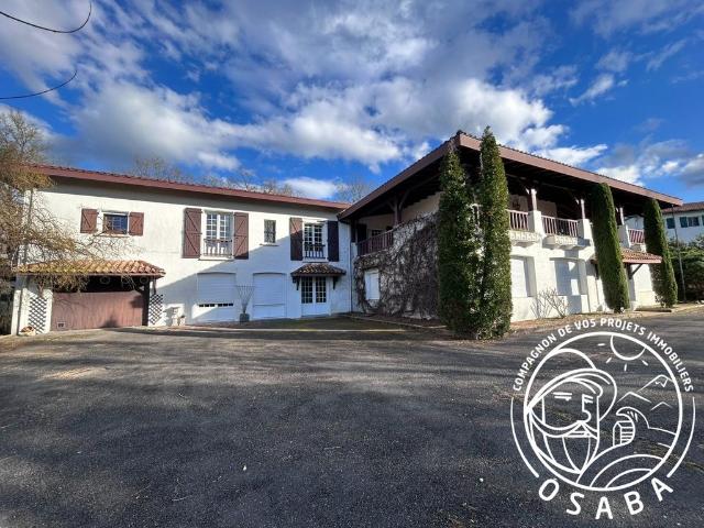 Maison de luxe de 8 pièces en vente à Hasparren, France