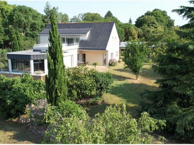 Maison de luxe de 8 pièces en vente à La Chapelle Saint Laud, Pays de la Loire