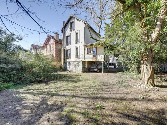 Maison de luxe de 8 pièces en vente à Le Pecq, France