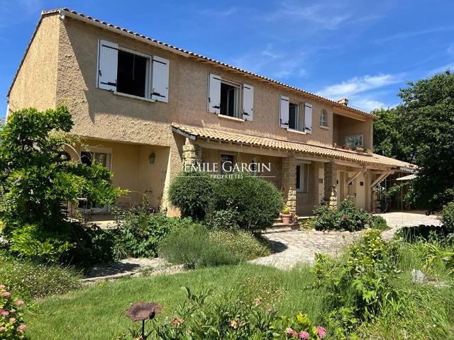 Maison de luxe de 8 pièces en vente à Les Angles Gard, France