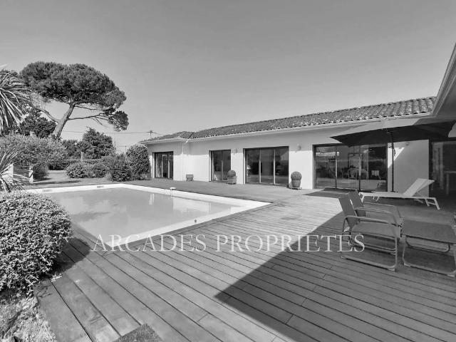 Maison de luxe de 8 pièces en vente à Libourne, France