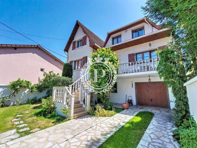 Maison de luxe de 8 pièces en vente à Livry Gargan, France