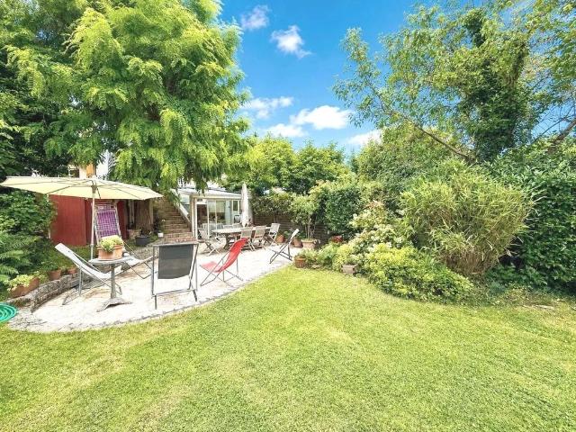 Maison de luxe de 8 pièces en vente à Poissy, Île de France