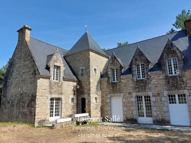 Maison de luxe de 8 pièces en vente à Questembert, France