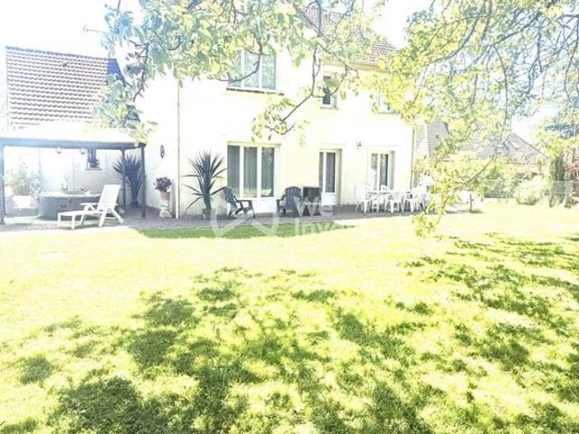 Maison de luxe de 8 pièces en vente à Quincy Voisins, Île de France
