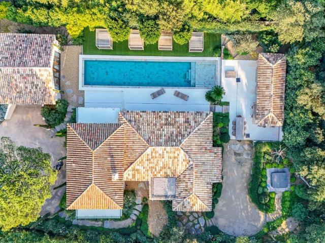 Maison de luxe de 8 pièces en vente à Ramatuelle, France