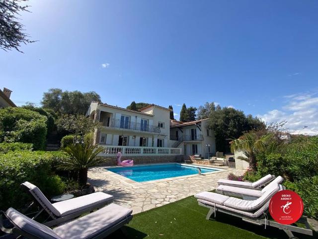 Maison de luxe de 8 pièces en vente à Roquebrune sur Argens, France