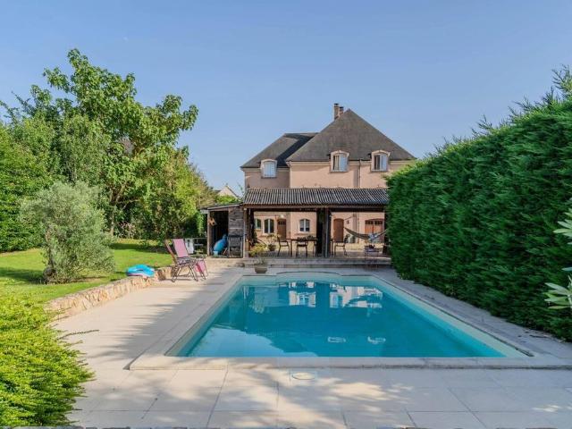 Maison de luxe de 8 pièces en vente à Saint Mard, Île de France