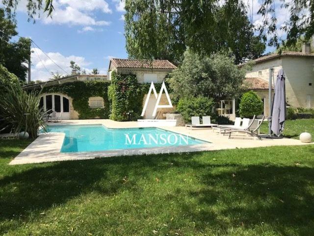 Maison de luxe de 8 pièces en vente à Saint Loubès, France