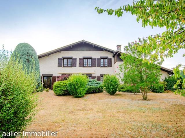 Maison de luxe de 8 pièces en vente à Saint Vérand, France