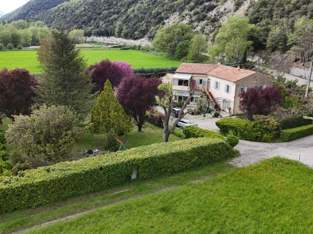 Maison de luxe de 8 pièces en vente à Savoillan, France