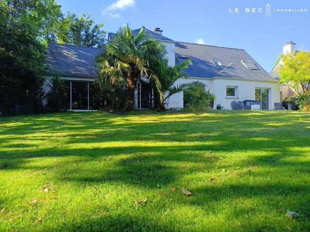 Maison de luxe de 8 pièces en vente à Theix, France
