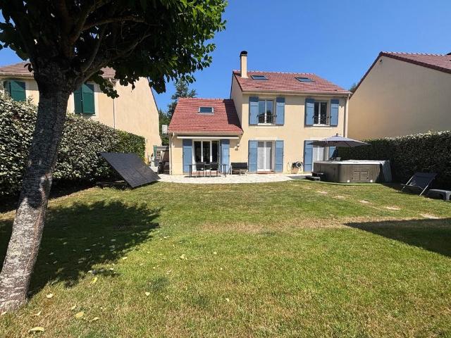 Maison de luxe de 8 pièces en vente à Tigery, France