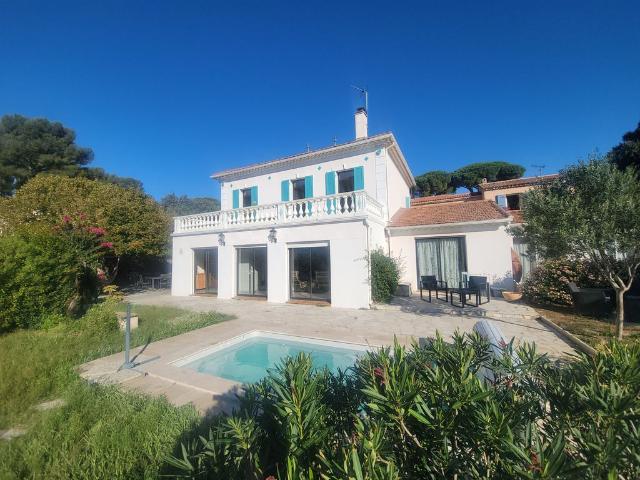 Maison de luxe de 8 pièces en vente à Toulon, Provence Alpes Côte d'Azur