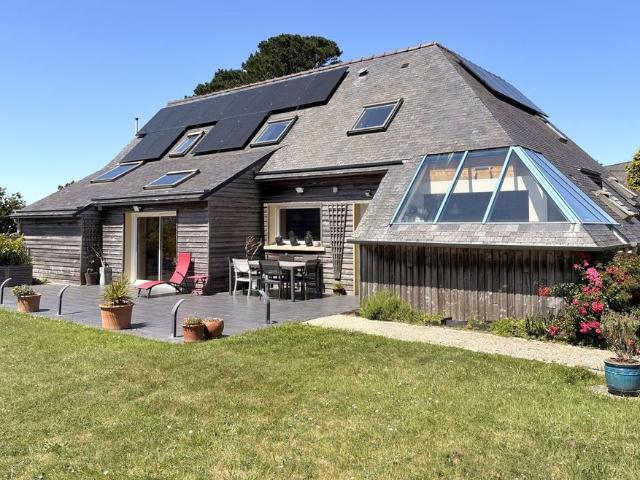 Maison de luxe de 8 pièces en vente à Trégastel, Bretagne