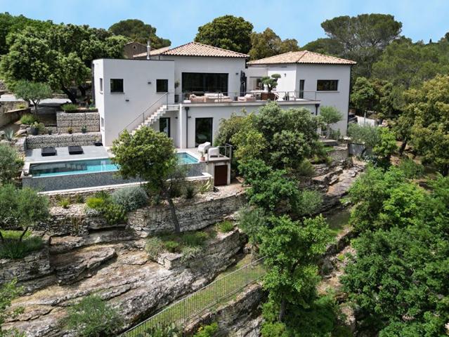 Maison de luxe de 8 pièces en vente à Uzès, Occitanie