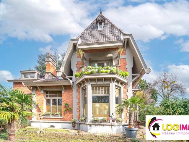Maison de luxe de 8 pièces en vente à Valenciennes, Hauts de France