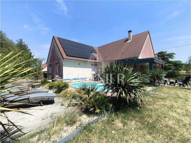Maison de luxe de 8 pièces en vente à Villeny, France