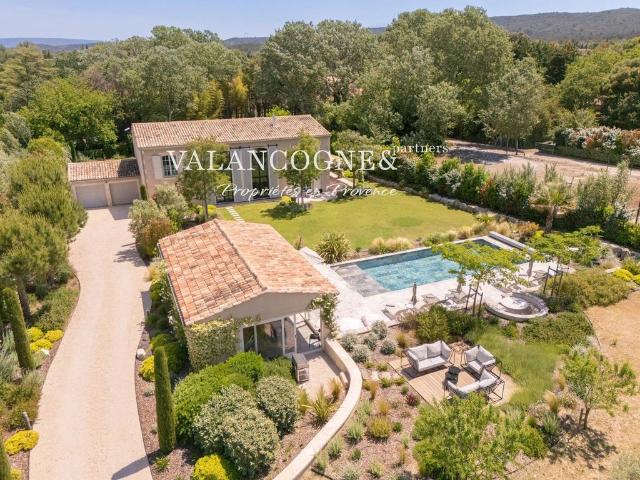 Maison de luxe de 8 pièces en location à Eygalières, France