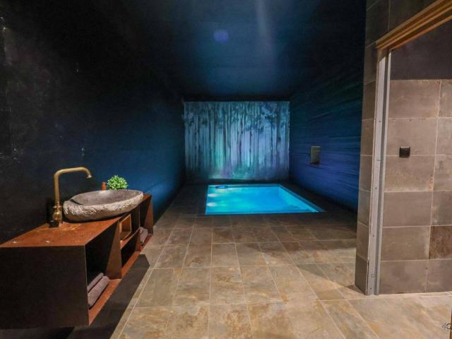 Maison de luxe de 9 chambres en vente à Saint Martial sur Né, France