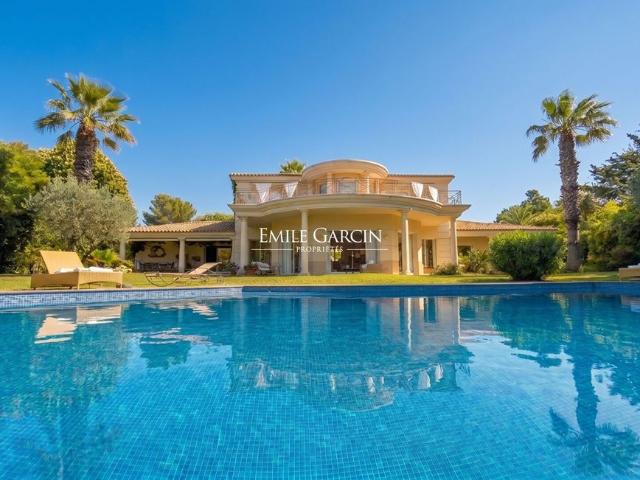 Maison de luxe de 9 pièces en vente à Marseille, Provence Alpes Côte d'Azur