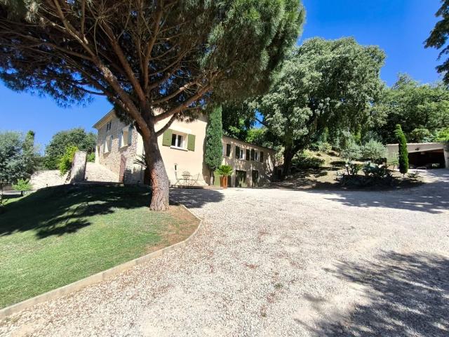 Maison de luxe de 9 pièces en vente à Mirmande, France