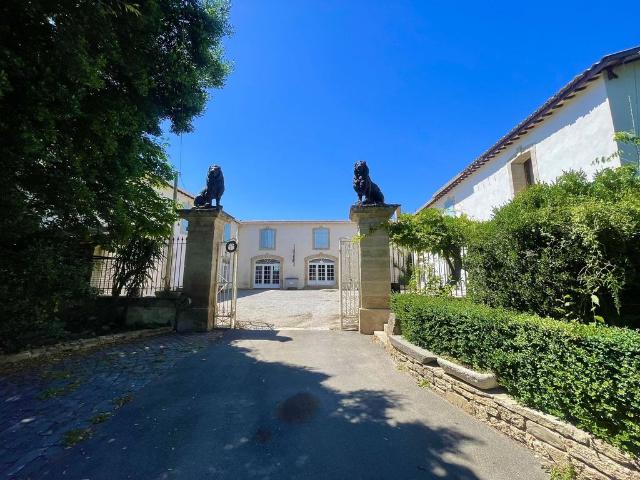 Maison de luxe de 9 pièces en vente à Montagnac, Occitanie