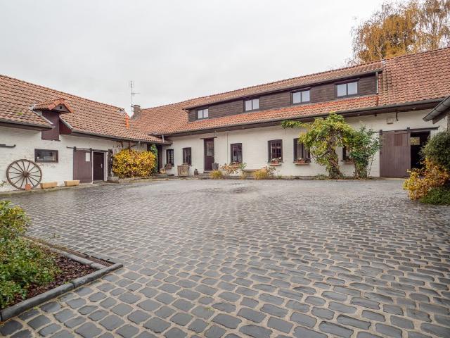 Maison de luxe de 9 pièces en vente à Mouchin, Hauts de France