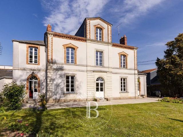 Maison de luxe de 9 pièces en vente à Nantes, France