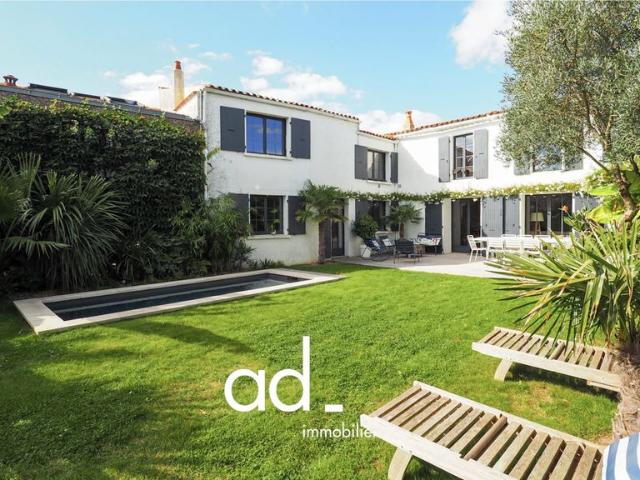 Maison de luxe de 9 pièces en vente à Nieul sur Mer, Nouvelle Aquitaine