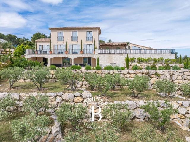 Maison de 5 chambres de luxe en vente à Mallemort, Provence Alpes Côte d'Azur
