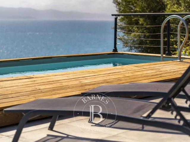 Maison de luxe de 9 pièces en vente à Ajaccio, Corse