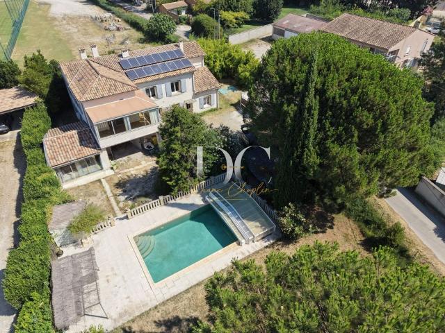 Maison de luxe de 9 pièces en vente à Caumont sur Durance, France