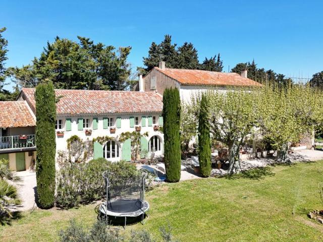 Maison de luxe de 9 pièces en vente à Cavaillon, Provence Alpes Côte d'Azur