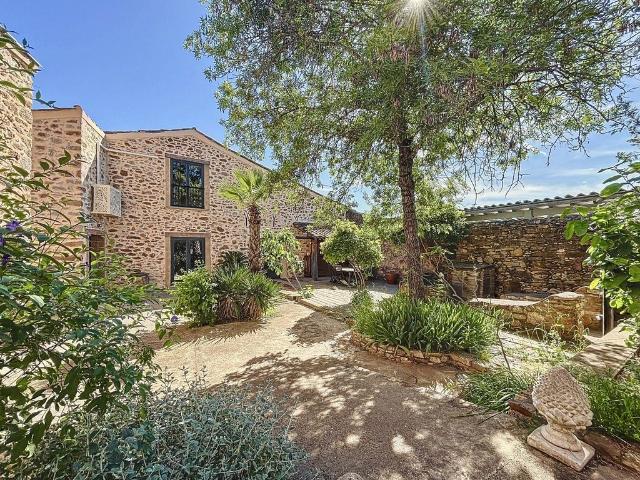 Maison de luxe de 9 pièces en vente à Cébazan, France
