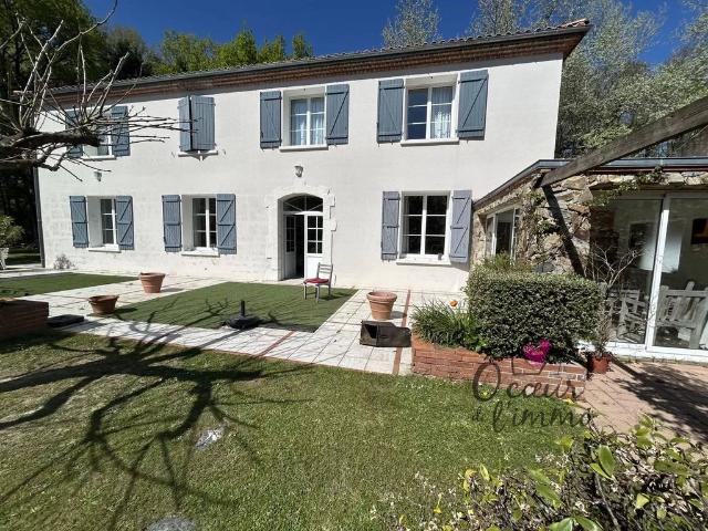 Maison de luxe de 9 pièces en vente à Chanteloup les Bois, France