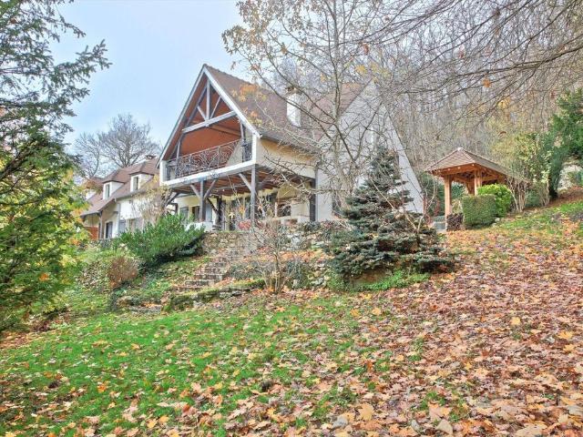 Maison de luxe de 9 pièces en vente à Châteaufort, France