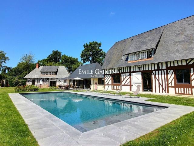 Maison de luxe de 9 pièces en vente à Deauville, France