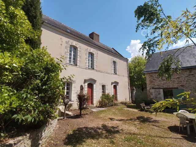 Maison de luxe de 9 pièces en vente à Denée, Pays de la Loire