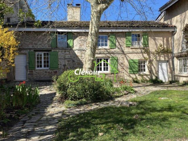 Maison de luxe de 9 pièces en vente à Dommartin, Auvergne Rhône Alpes
