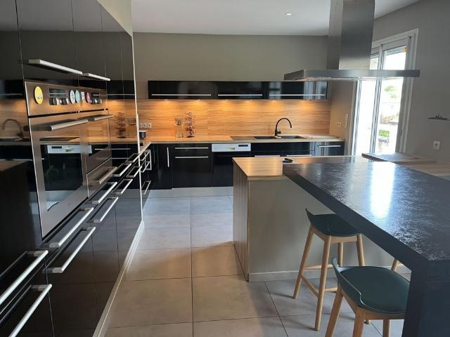 Maison de luxe de 9 pièces en vente à Frans, France