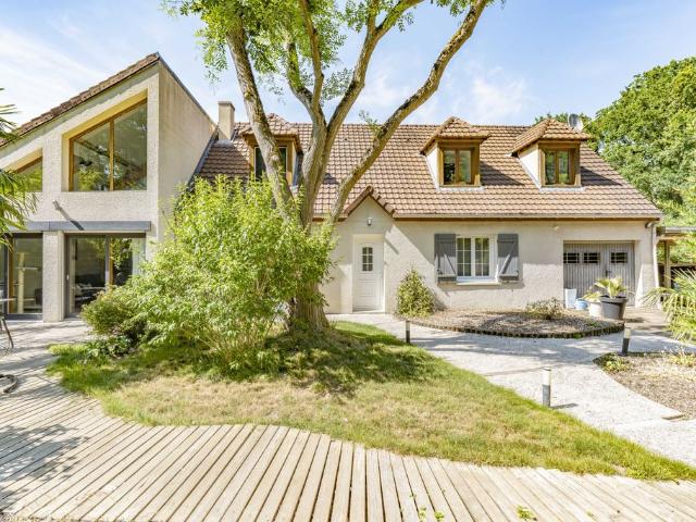 Maison de luxe de 9 pièces en vente à Gambais, Île de France