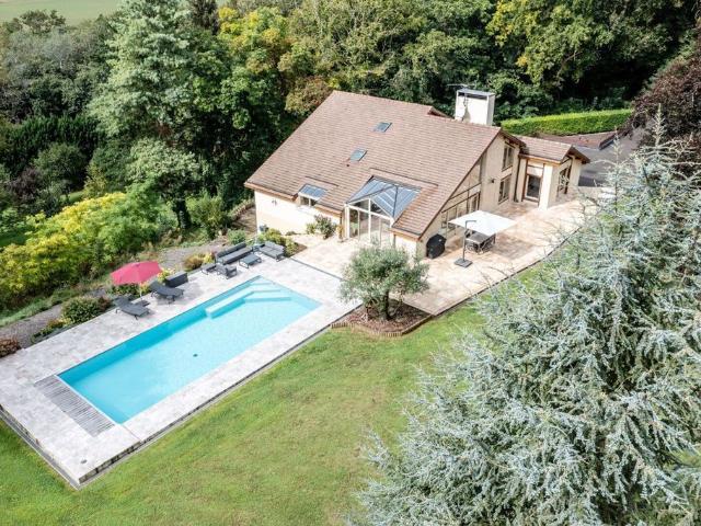Maison de luxe de 9 pièces en vente à Gisors, Normandie
