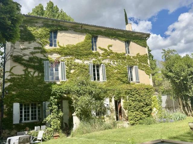 Maison de luxe de 9 pièces en vente à La Tour d'Aigues, Provence Alpes Côte d'Azur