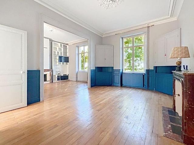 Maison de luxe de 9 pièces en vente à Le Mans, Pays de la Loire