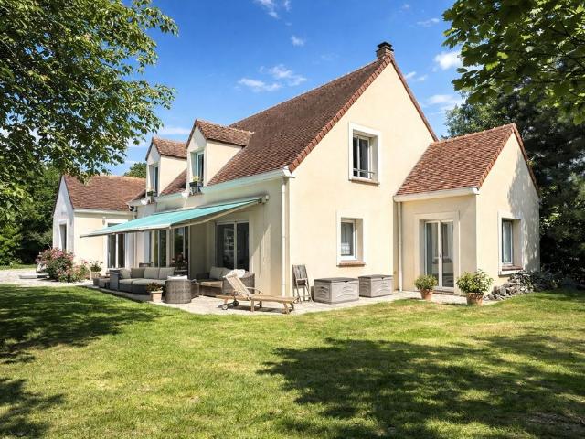 Maison de luxe de 9 pièces en vente à Le Vésinet, France