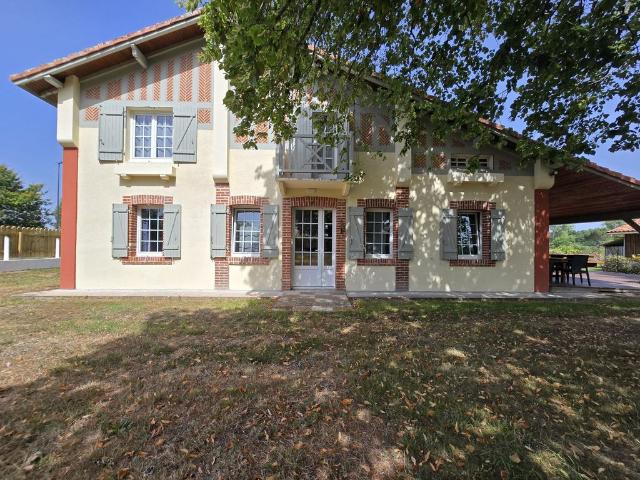 Maison de luxe de 9 pièces en vente à Léon, France
